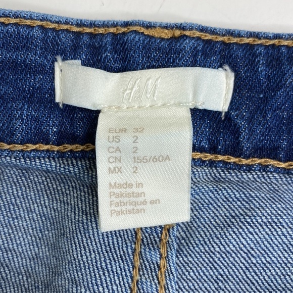 H&M Distressed Denim Shorts size 2 - Picture 4 of 8